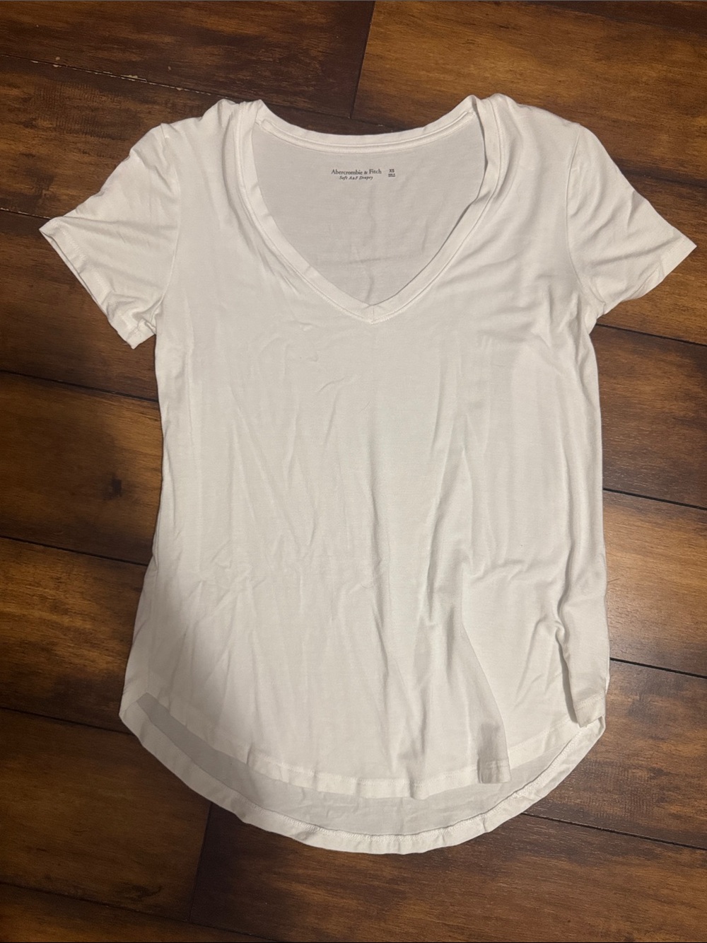 NWOT Abercrombie & Fitch White V‑Neck Short Sleeve Tee